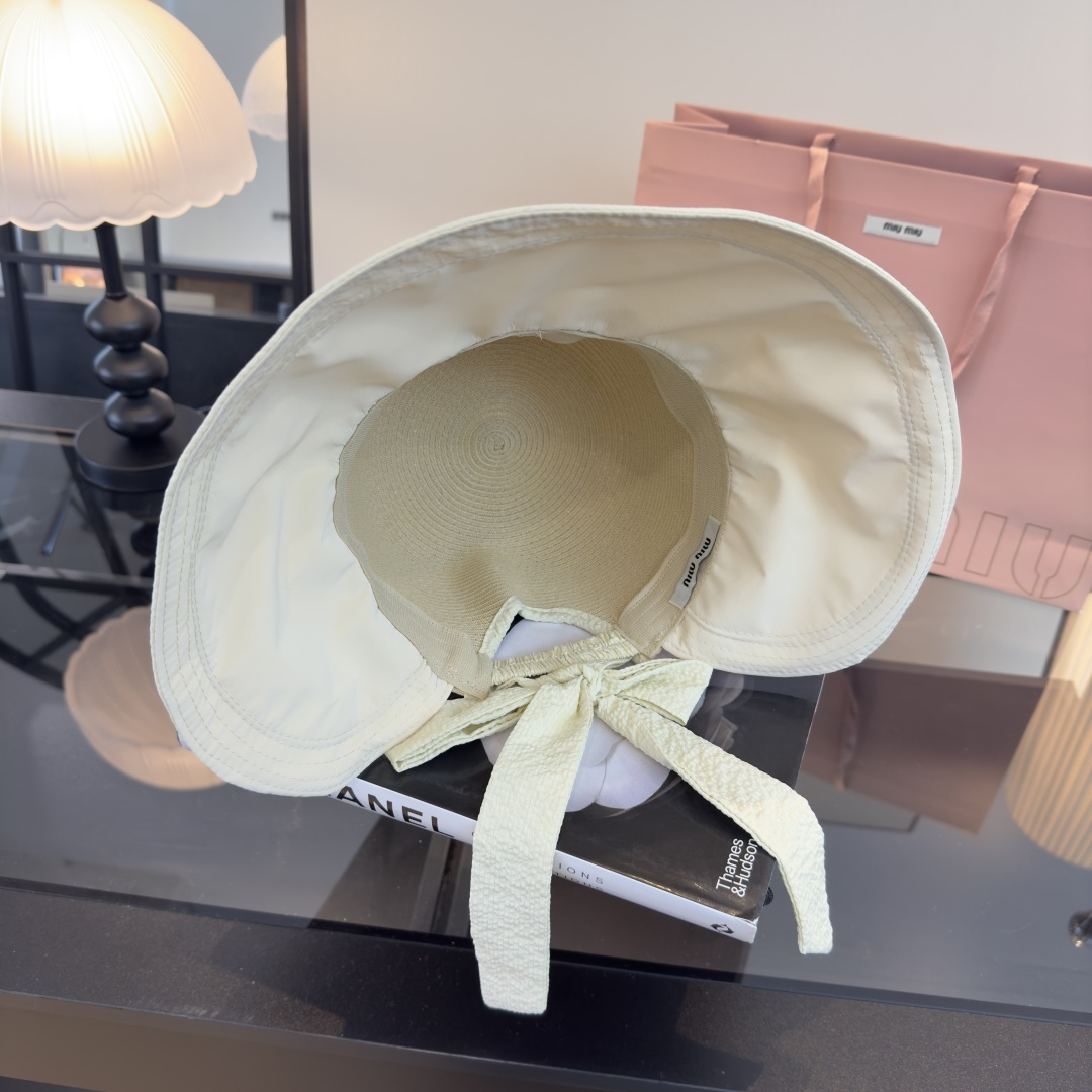 Pmiumiu缪缪新款草帽，多巴胺拼色设计，超级有夏天的味道，头围57cm 可折叠
