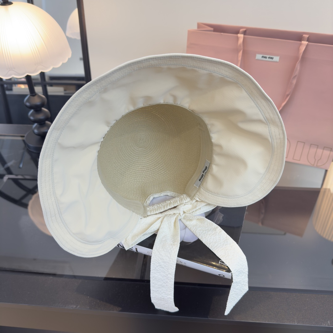 Pmiumiu缪缪新款草帽，多巴胺拼色设计，超级有夏天的味道，头围57cm 可折叠