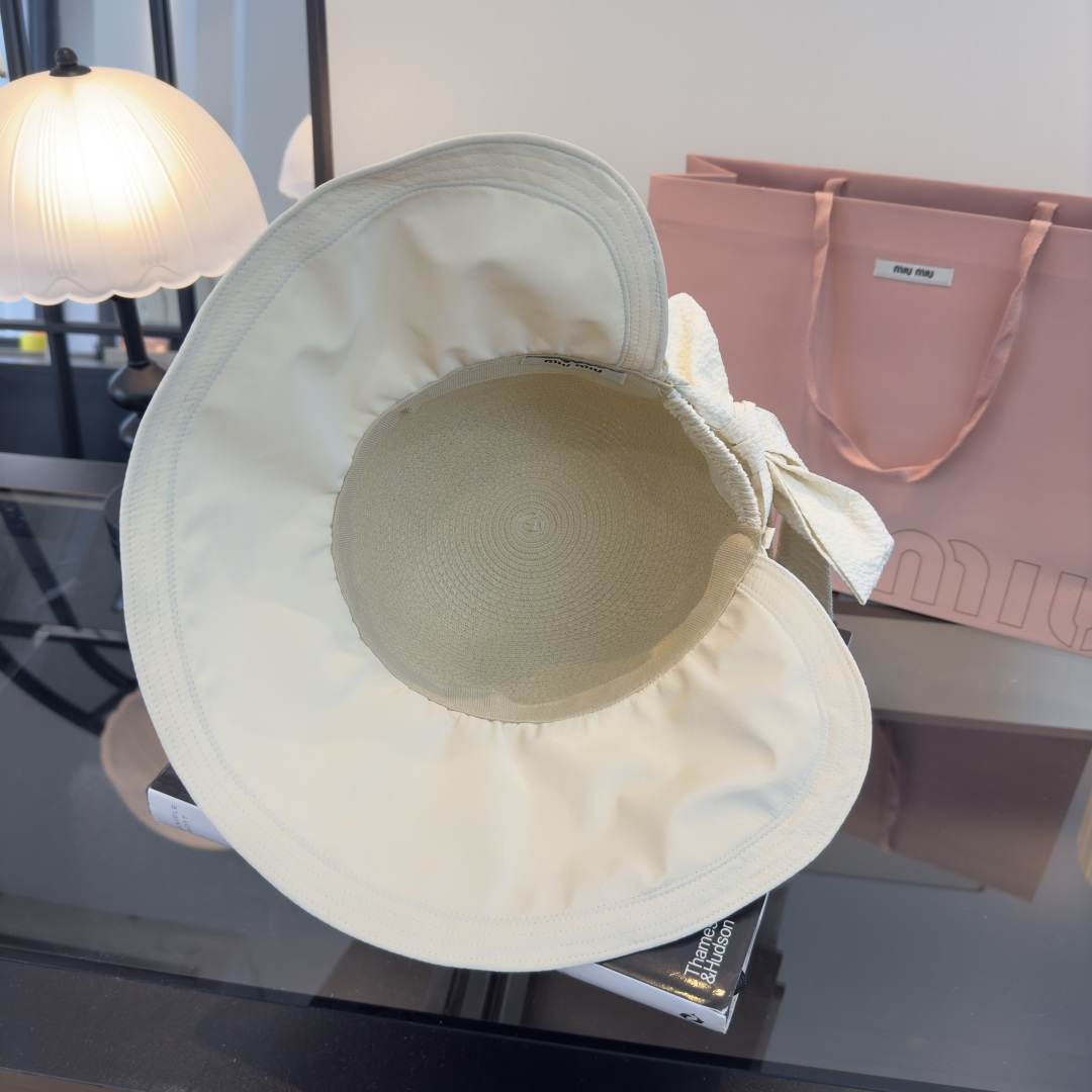 Pmiumiu缪缪新款草帽，多巴胺拼色设计，超级有夏天的味道，头围57cm 可折叠