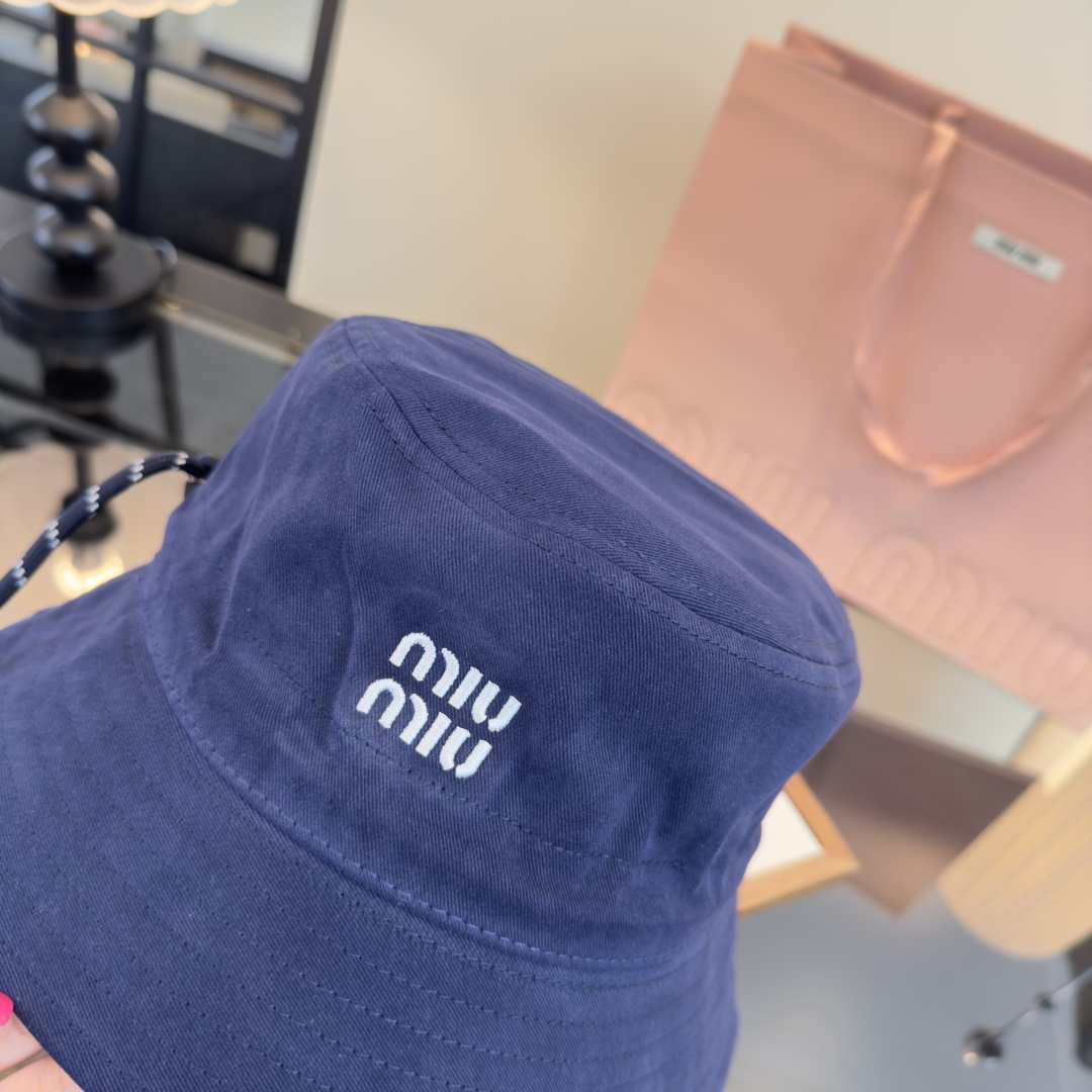 Pmiumiu缪缪新款渔夫帽，帆布面，官方新款，内标齐全，男女通用