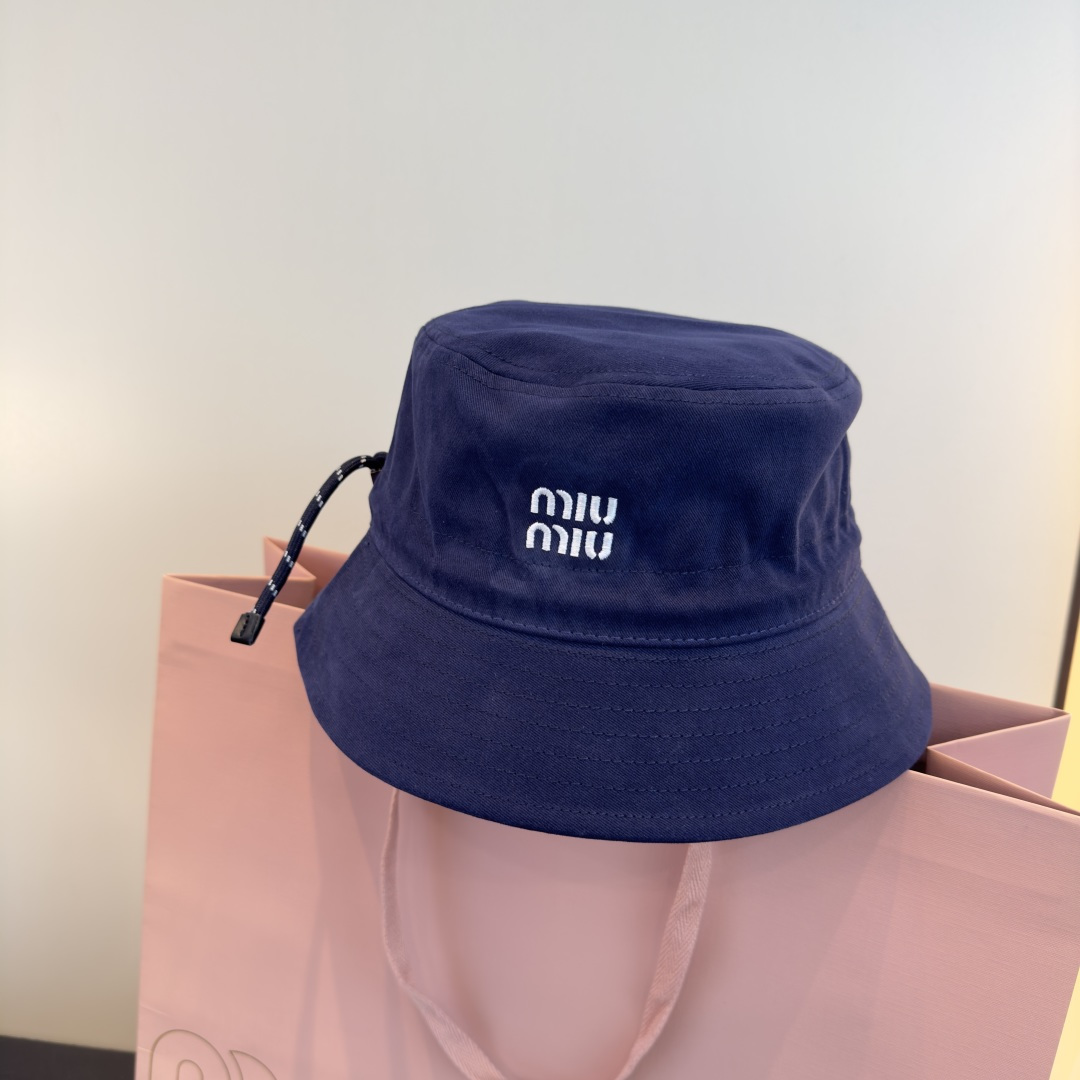 Pmiumiu缪缪新款渔夫帽，帆布面，官方新款，内标齐全，男女通用