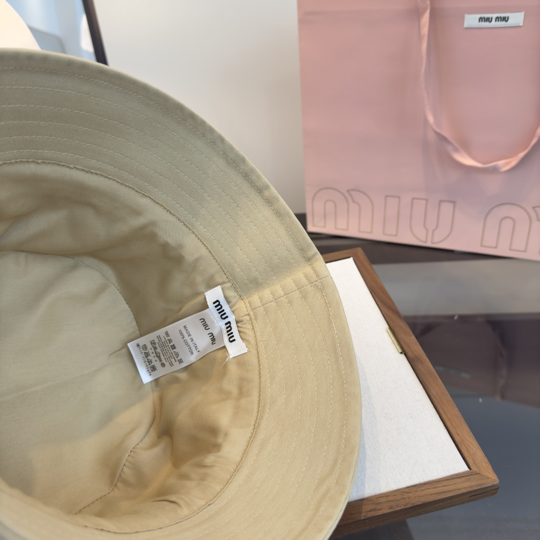 Pmiumiu缪缪新款渔夫帽，帆布面，官方新款，内标齐全，男女通用