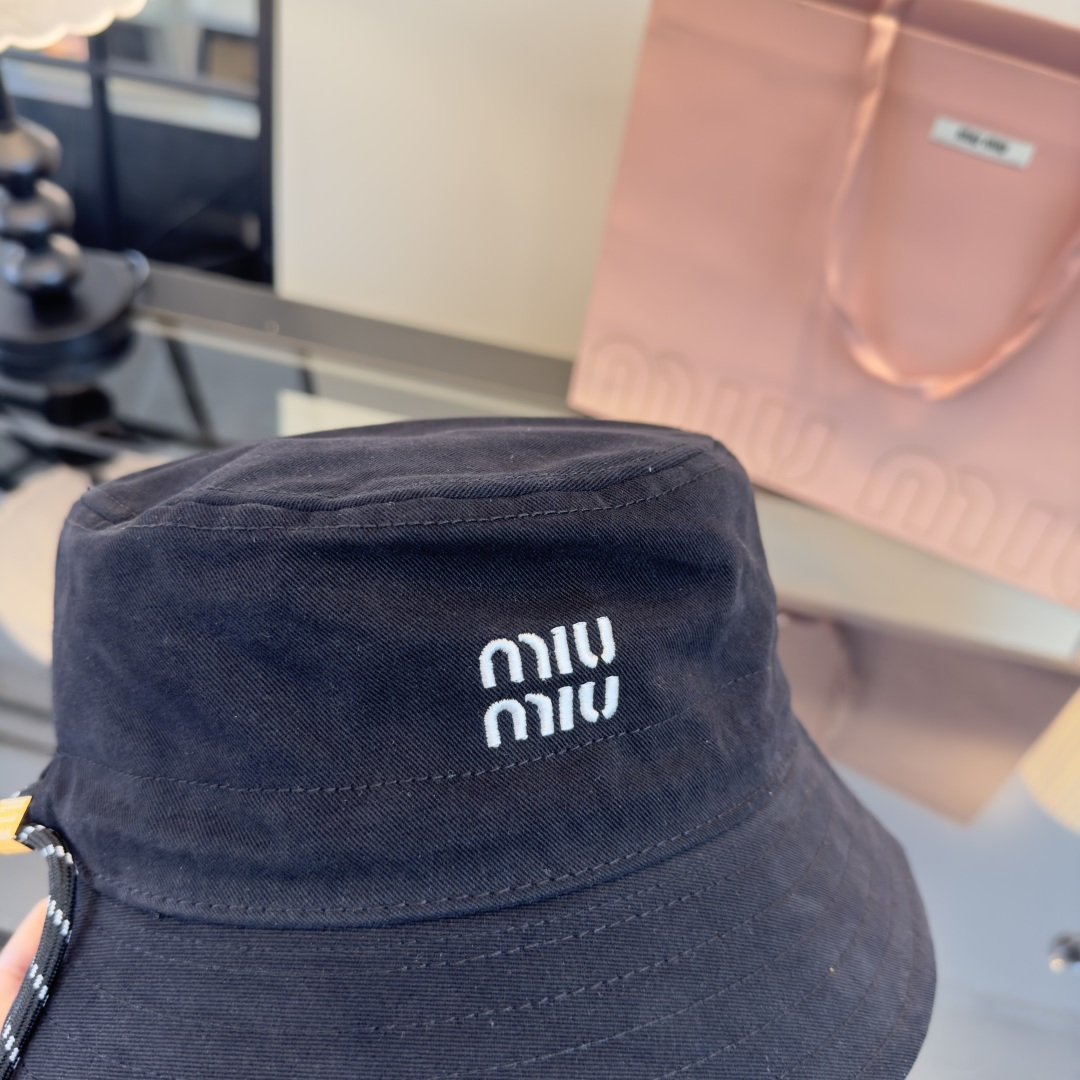 Pmiumiu缪缪新款渔夫帽，帆布面，官方新款，内标齐全，男女通用