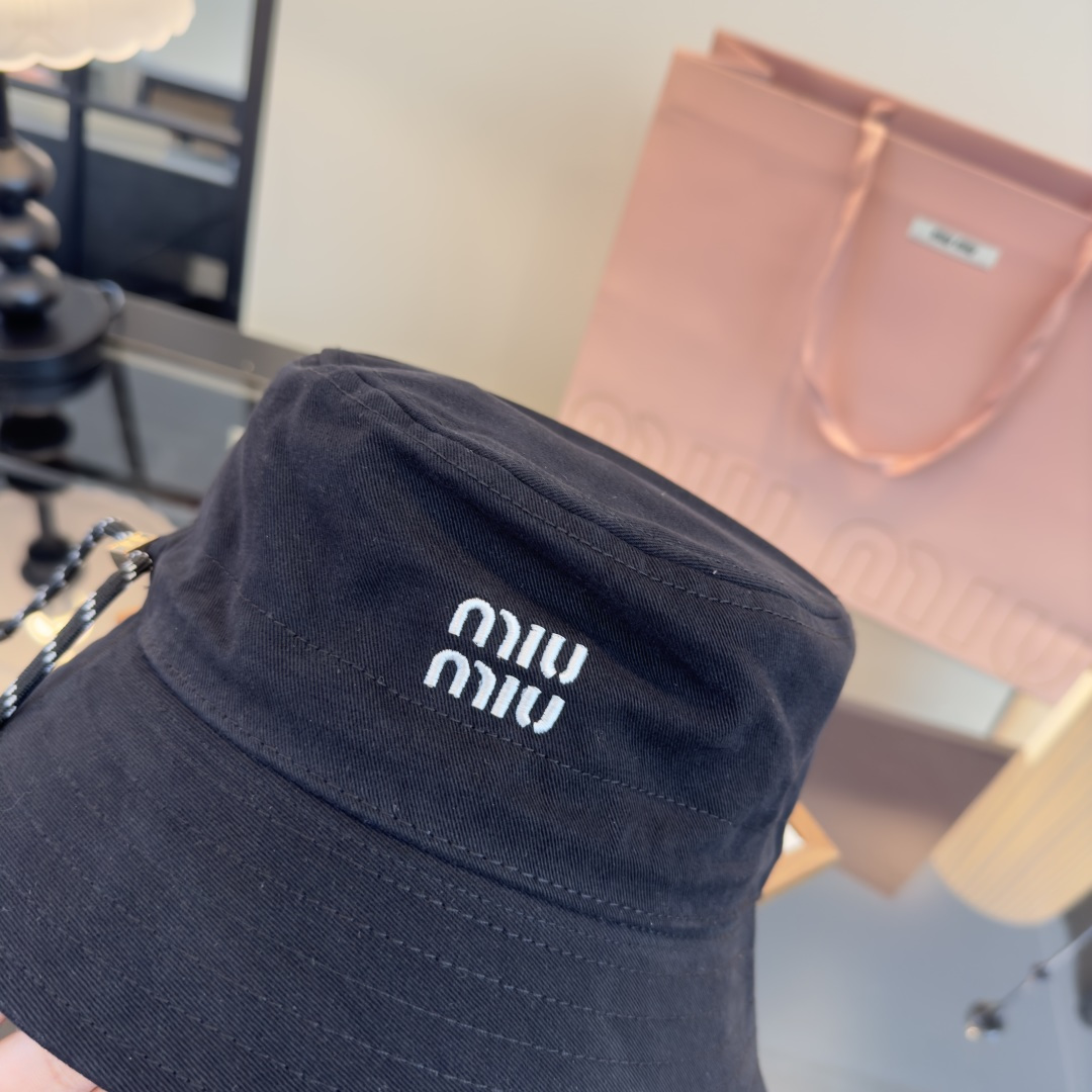Pmiumiu缪缪新款渔夫帽，帆布面，官方新款，内标齐全，男女通用