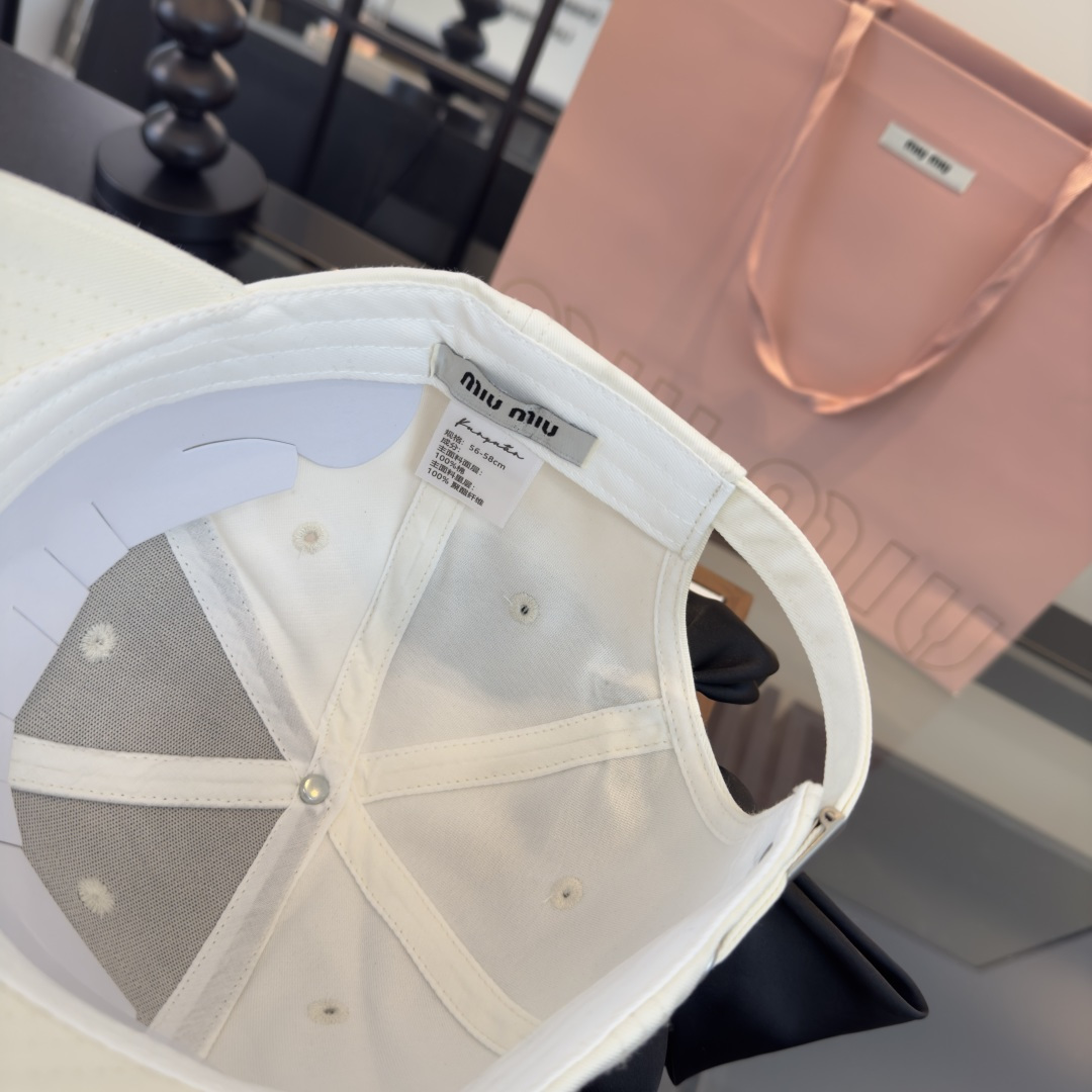 Pmiumiu缪缪新款蝴蝶结🎀鸭舌帽，高端面料、头围57cm