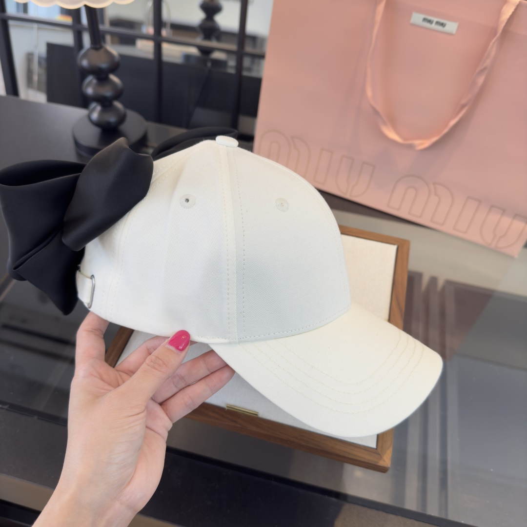 Pmiumiu缪缪新款蝴蝶结🎀鸭舌帽，高端面料、头围57cm