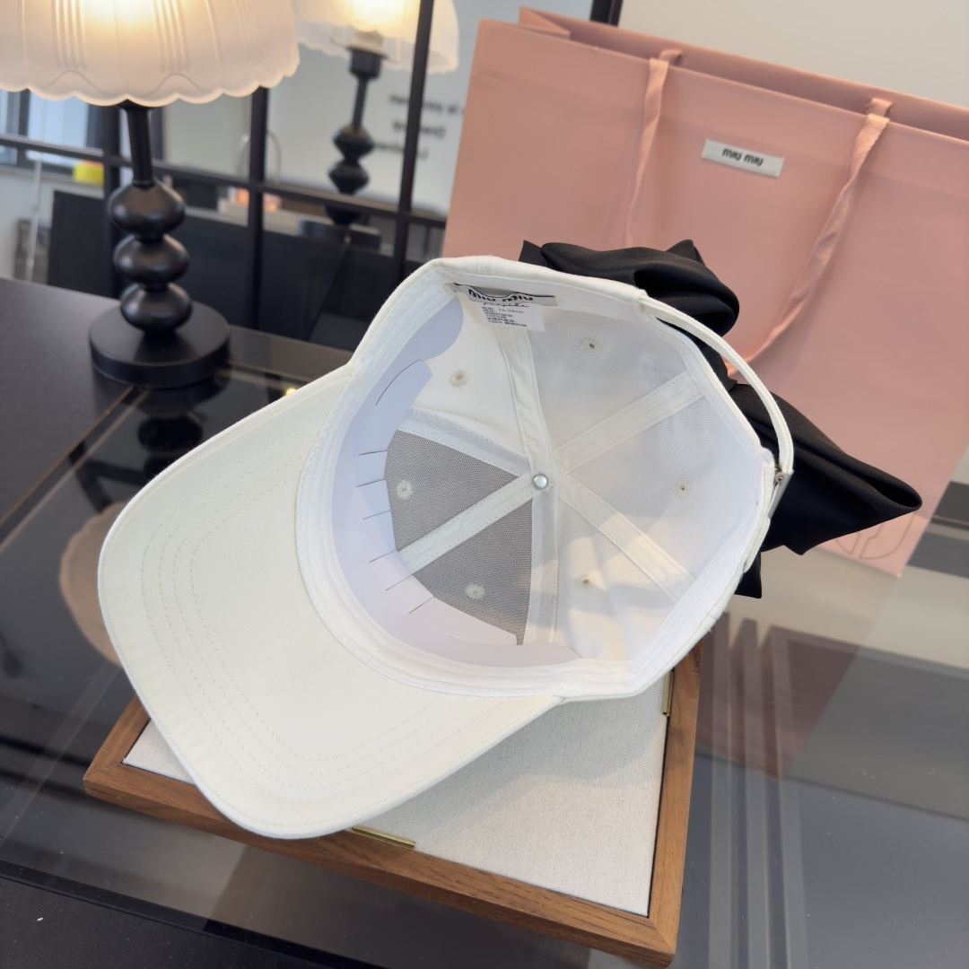 Pmiumiu缪缪新款蝴蝶结🎀鸭舌帽，高端面料、头围57cm