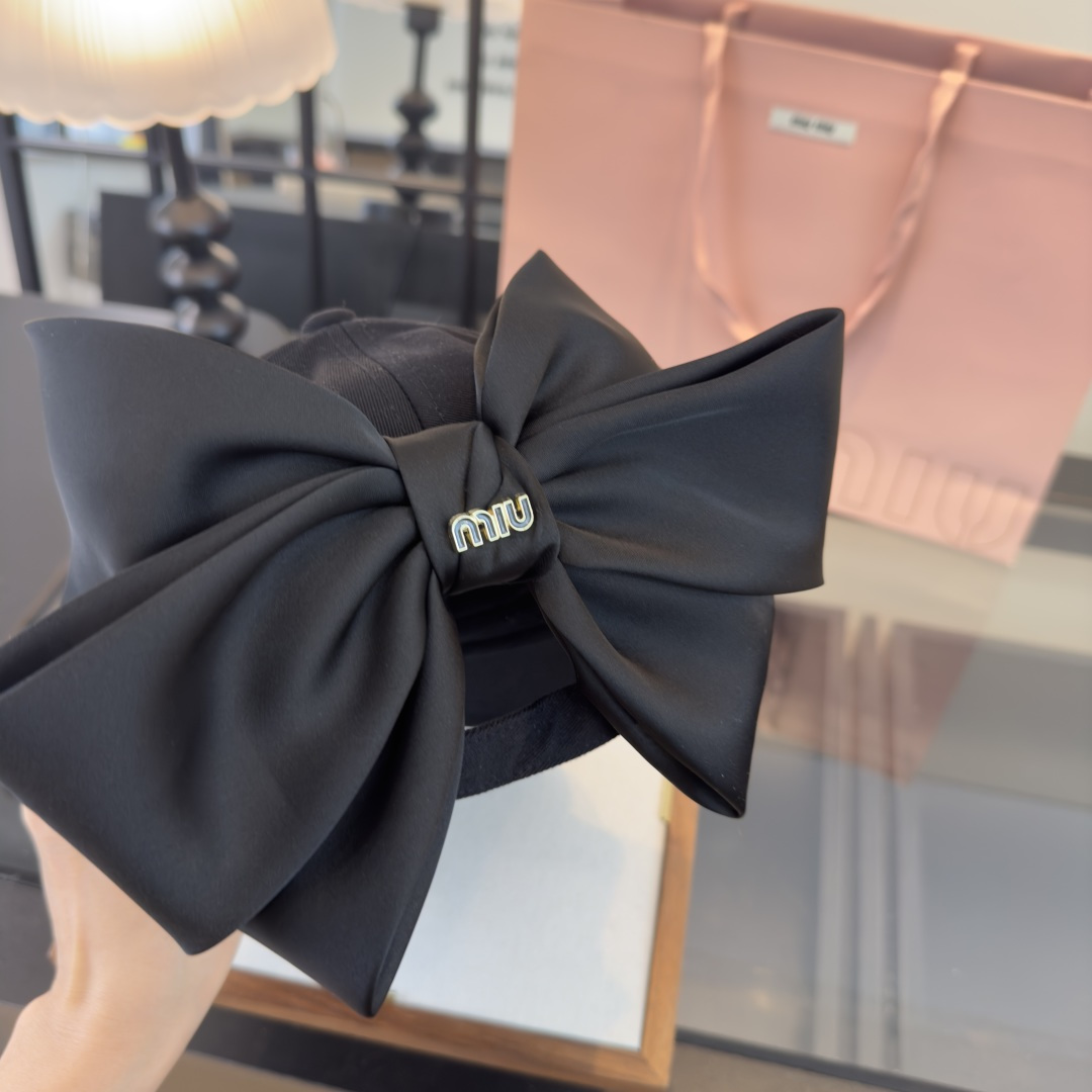 Pmiumiu缪缪新款蝴蝶结🎀鸭舌帽，高端面料、头围57cm