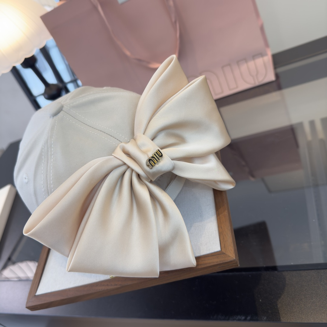 Pmiumiu缪缪新款蝴蝶结🎀鸭舌帽，高端面料、头围57cm