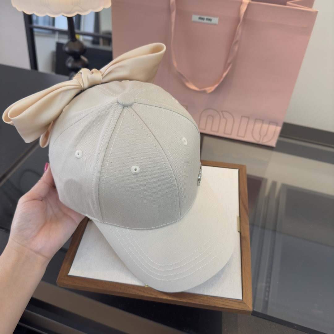 Pmiumiu缪缪新款蝴蝶结🎀鸭舌帽，高端面料、头围57cm