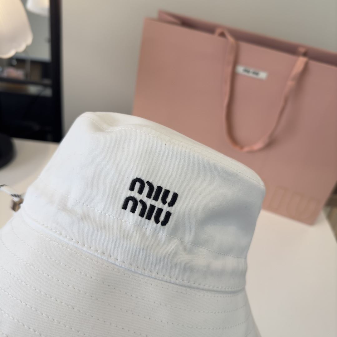 Pmiumiu缪缪新款渔夫帽，帆布面，官方新款，内标齐全，男女通用