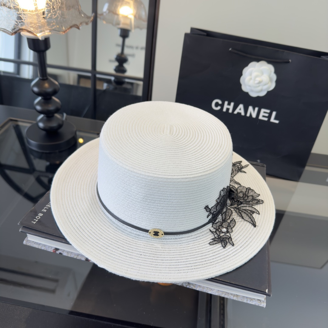 PChanel香奈儿新款平顶草帽，夏季出游沙滩必备～