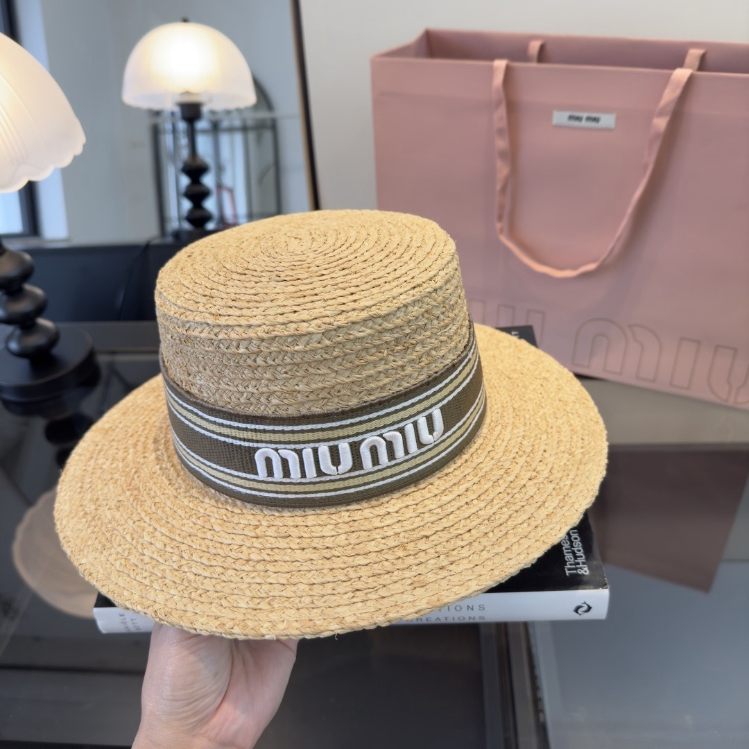 Miu Miu 缪缪miumiu拉菲草平顶帽， 新款，且买且珍惜，卖一个少一个，头围可以调节 细节待上