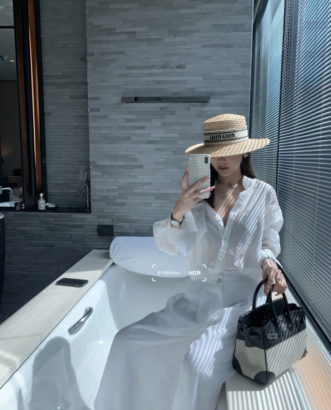 Miu Miu 缪缪miumiu拉菲草平顶帽， 新款，且买且珍惜，卖一个少一个，头围可以调节 细节待上