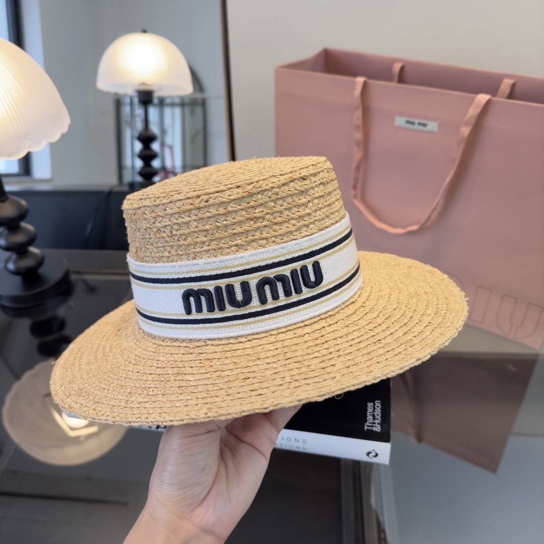 Miu Miu 缪缪miumiu拉菲草平顶帽， 新款，且买且珍惜，卖一个少一个，头围可以调节 细节待上