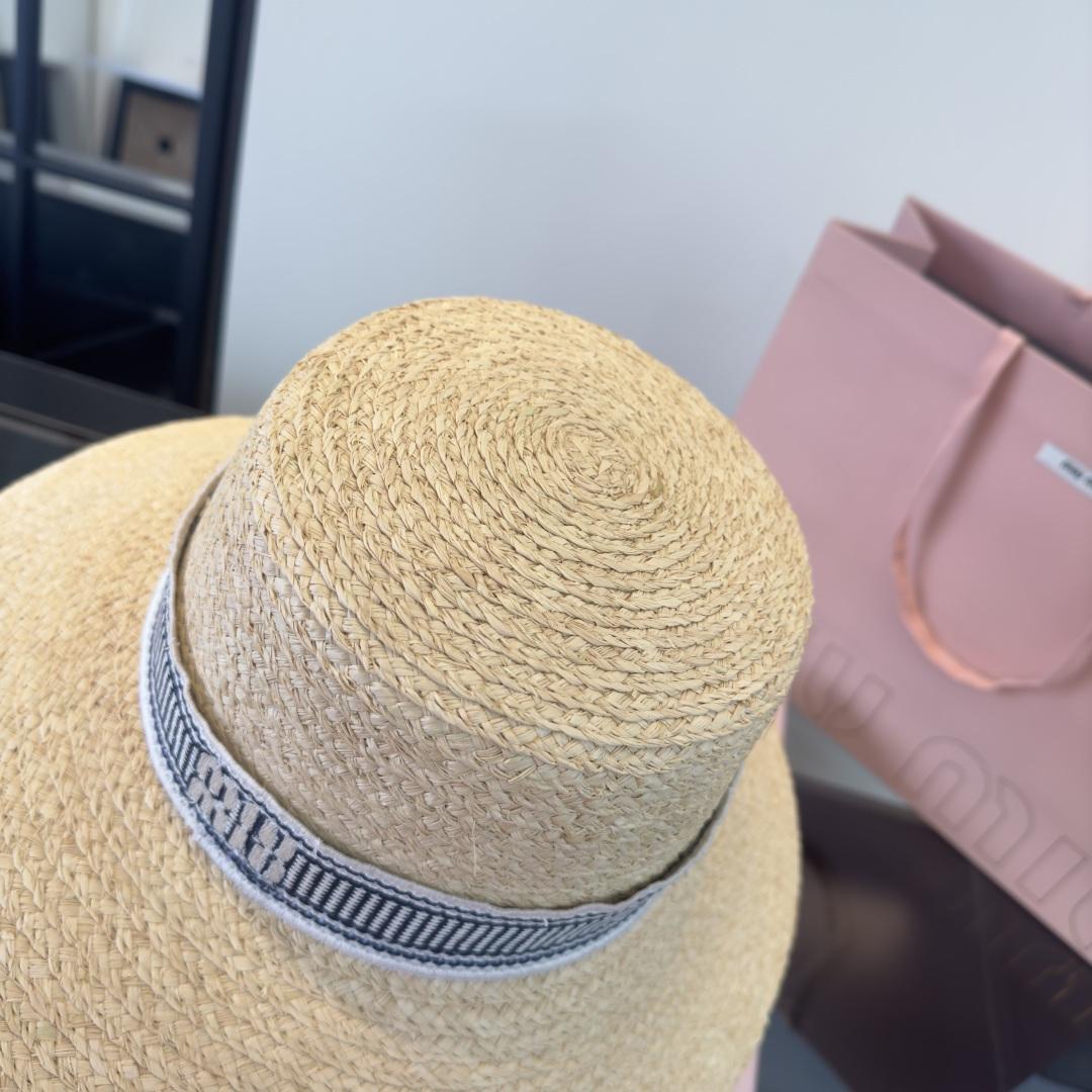 Miu Miu miumiu缪缪2026 新款拉菲草帽，头围57cm
