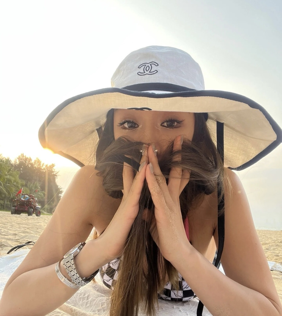 P 到货到货 Chanel香奈儿独家爆款 一直被模仿从未被超越 🎱小香大边渔夫 赶紧备货吧 📦黑色 白色