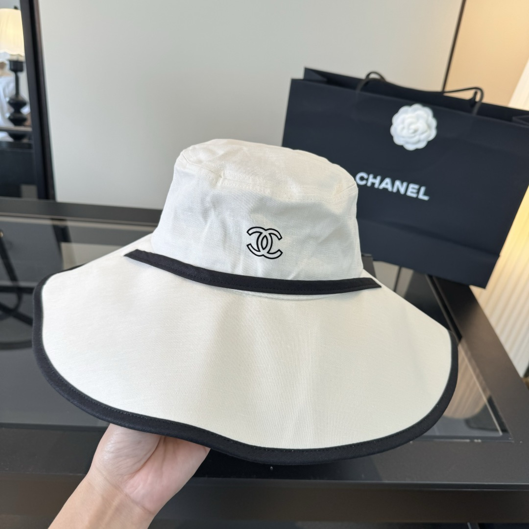 P 到货到货 Chanel香奈儿独家爆款 一直被模仿从未被超越 🎱小香大边渔夫 赶紧备货吧 📦黑色 白色