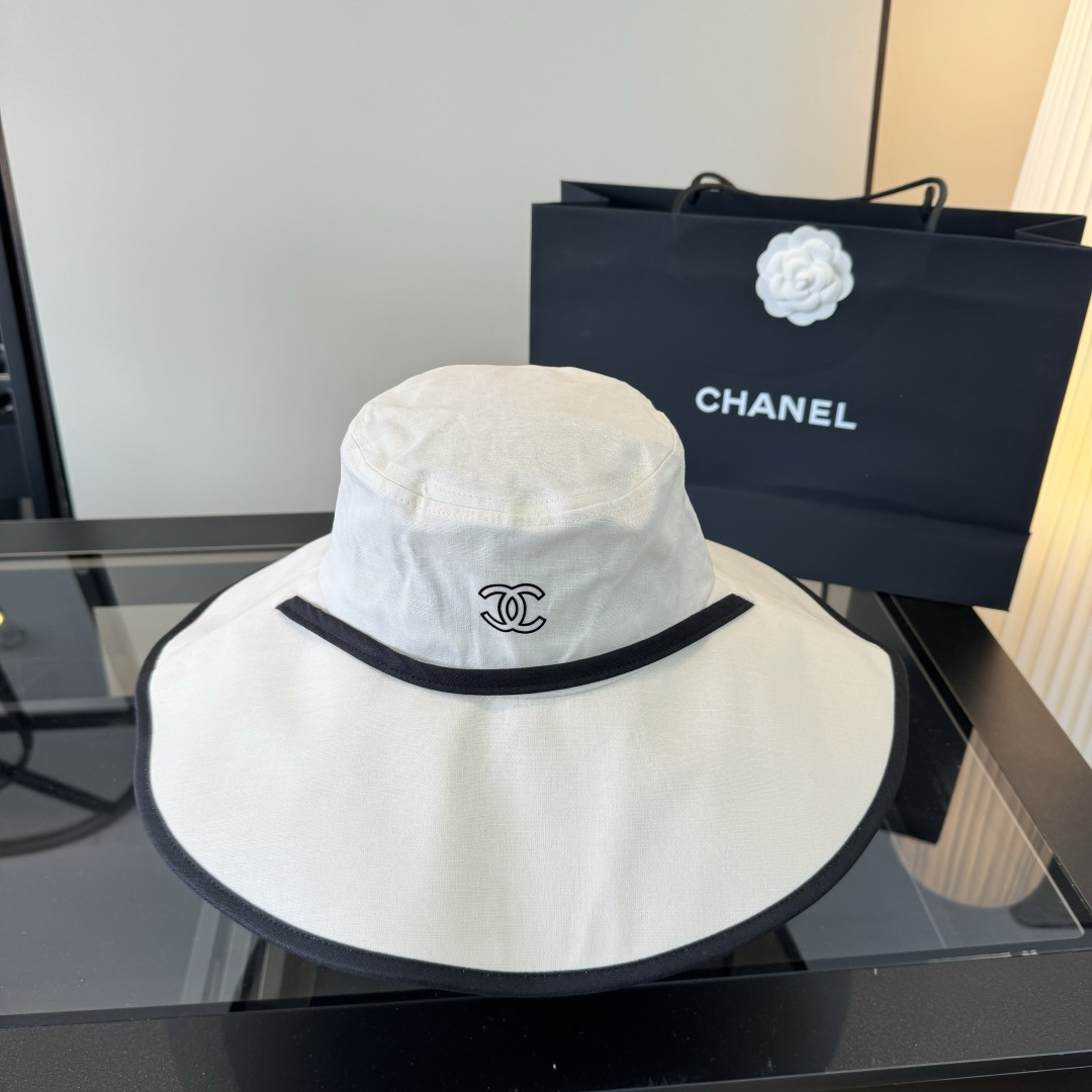 P 到货到货 Chanel香奈儿独家爆款 一直被模仿从未被超越 🎱小香大边渔夫 赶紧备货吧 📦黑色 白色