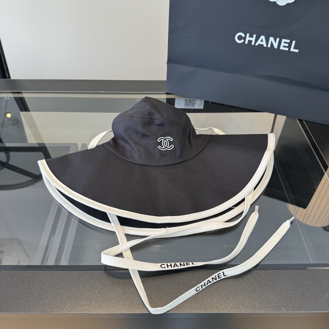 P 到货到货 Chanel香奈儿独家爆款 一直被模仿从未被超越 🎱小香大边渔夫 赶紧备货吧 📦黑色 白色