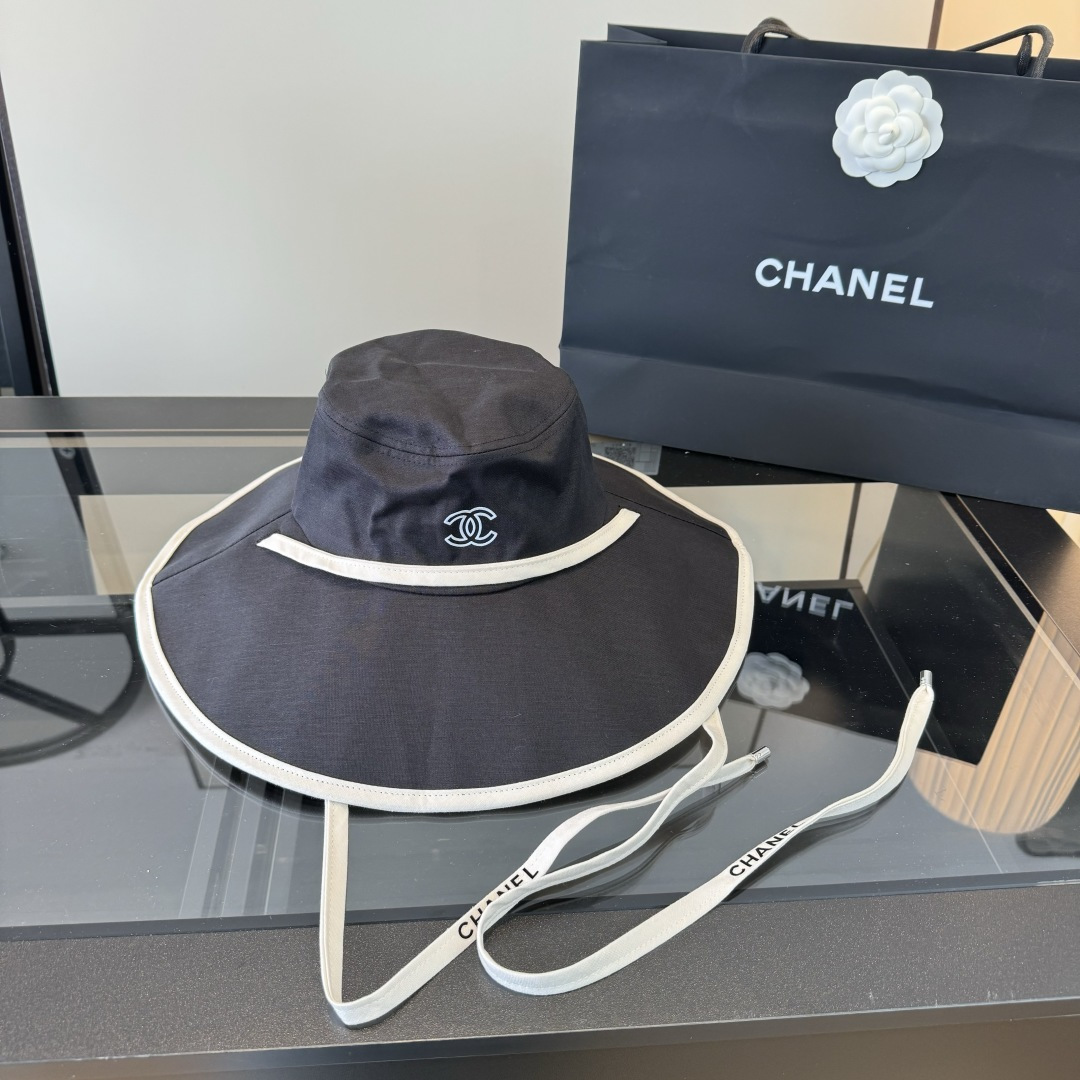 P 到货到货 Chanel香奈儿独家爆款 一直被模仿从未被超越 🎱小香大边渔夫 赶紧备货吧 📦黑色 白色