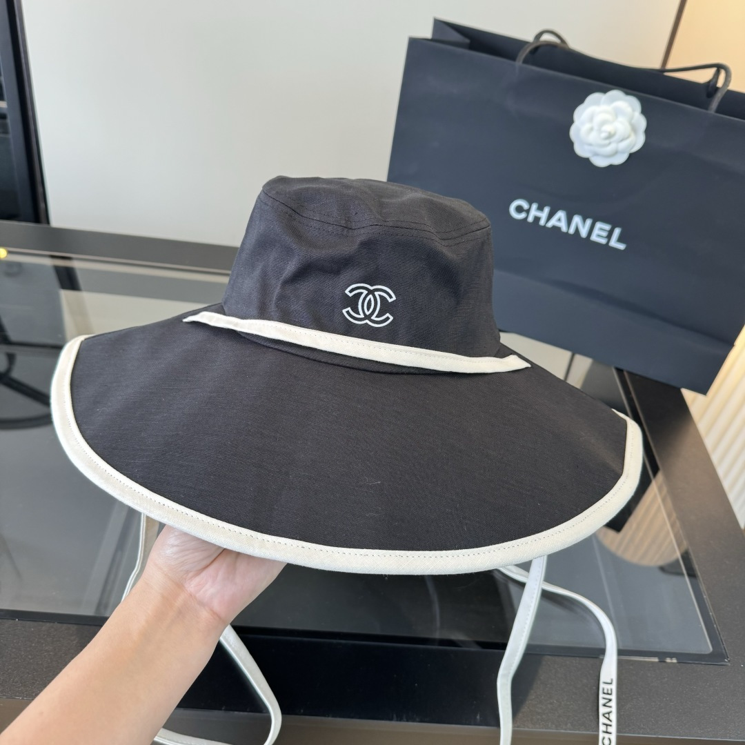 P 到货到货 Chanel香奈儿独家爆款 一直被模仿从未被超越 🎱小香大边渔夫 赶紧备货吧 📦黑色 白色