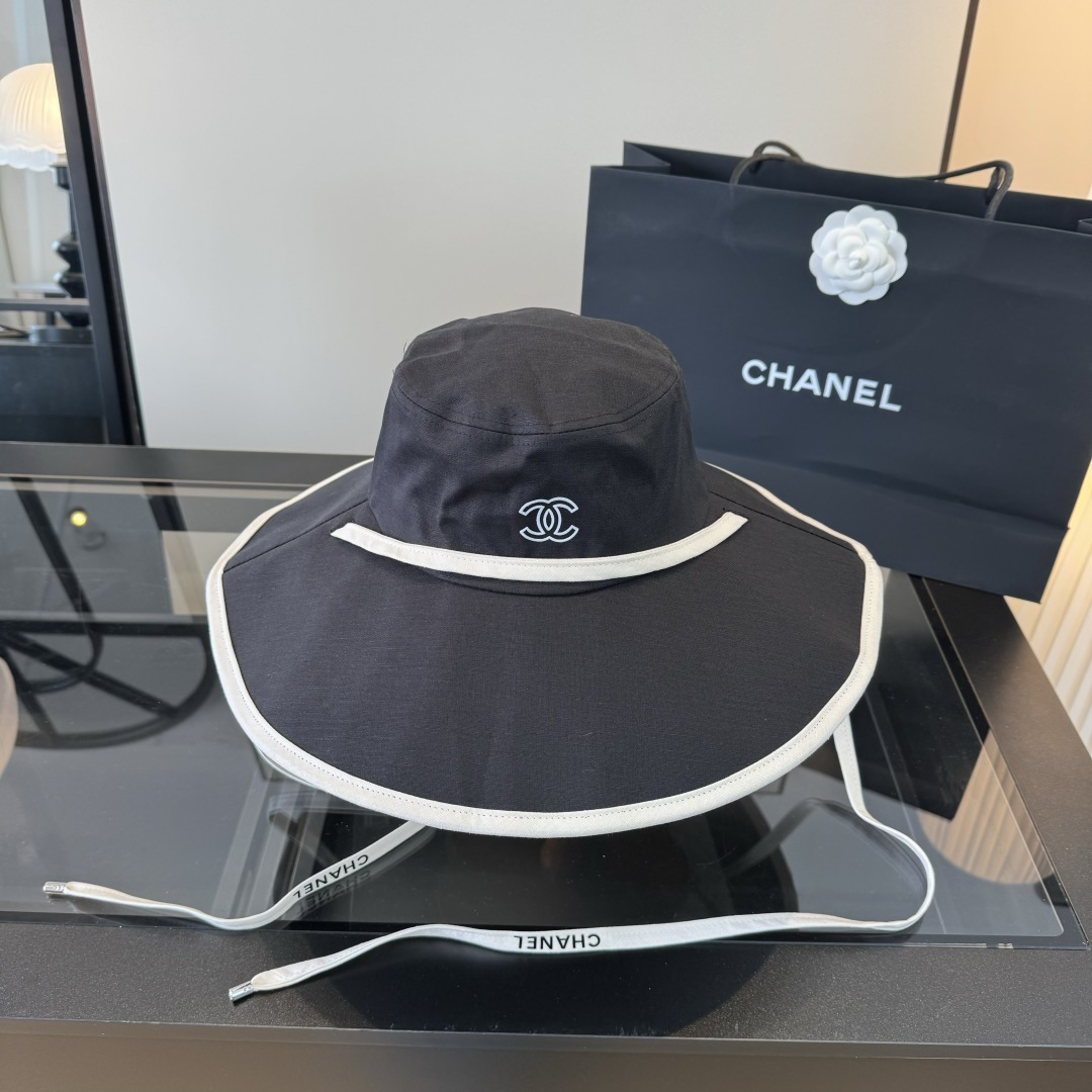 P 到货到货 Chanel香奈儿独家爆款 一直被模仿从未被超越 🎱小香大边渔夫 赶紧备货吧 📦黑色 白色