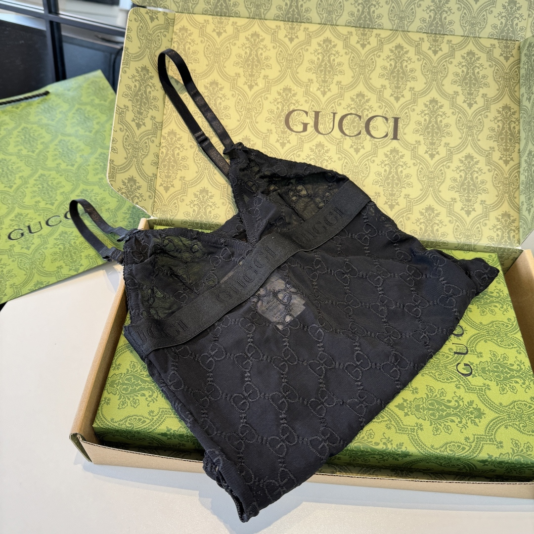 🌾Gucci古奇分体比基尼泳衣👙 上身超级棒！同步各大专柜发售，自然而然呈现时尚感！十分减龄，具有年轻活