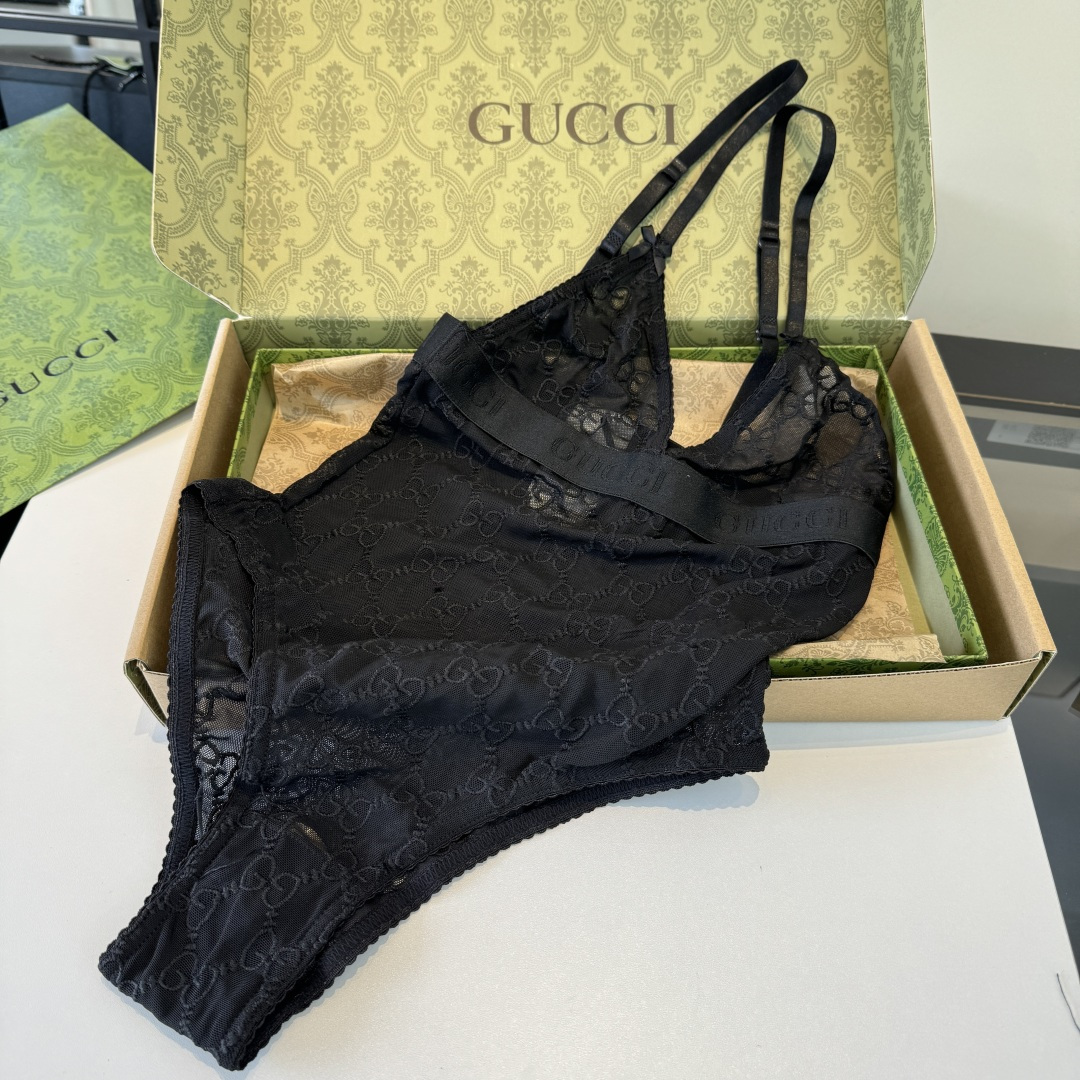 🌾Gucci古奇分体比基尼泳衣👙 上身超级棒！同步各大专柜发售，自然而然呈现时尚感！十分减龄，具有年轻活