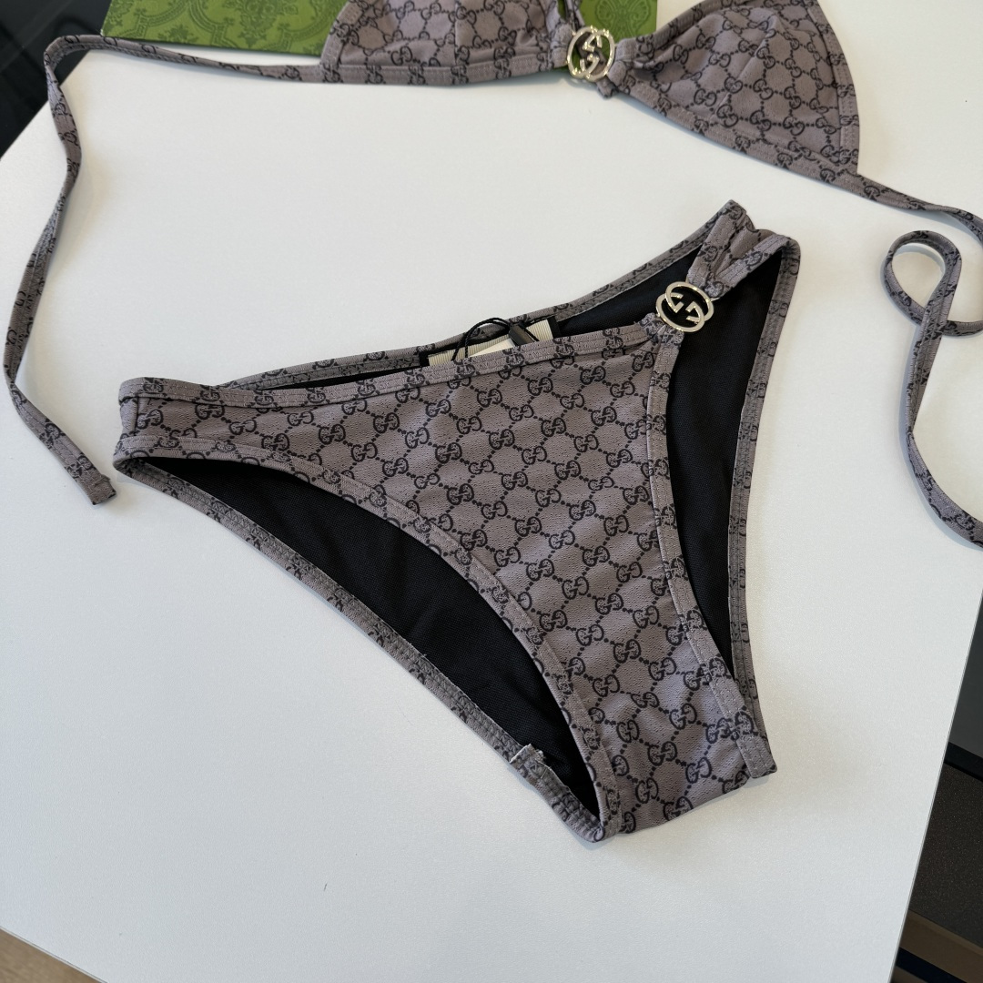 🌾Gucci古奇分体比基尼泳衣👙 上身超级棒！同步各大专柜发售，自然而然呈现时尚感！十分减龄，具有年轻活