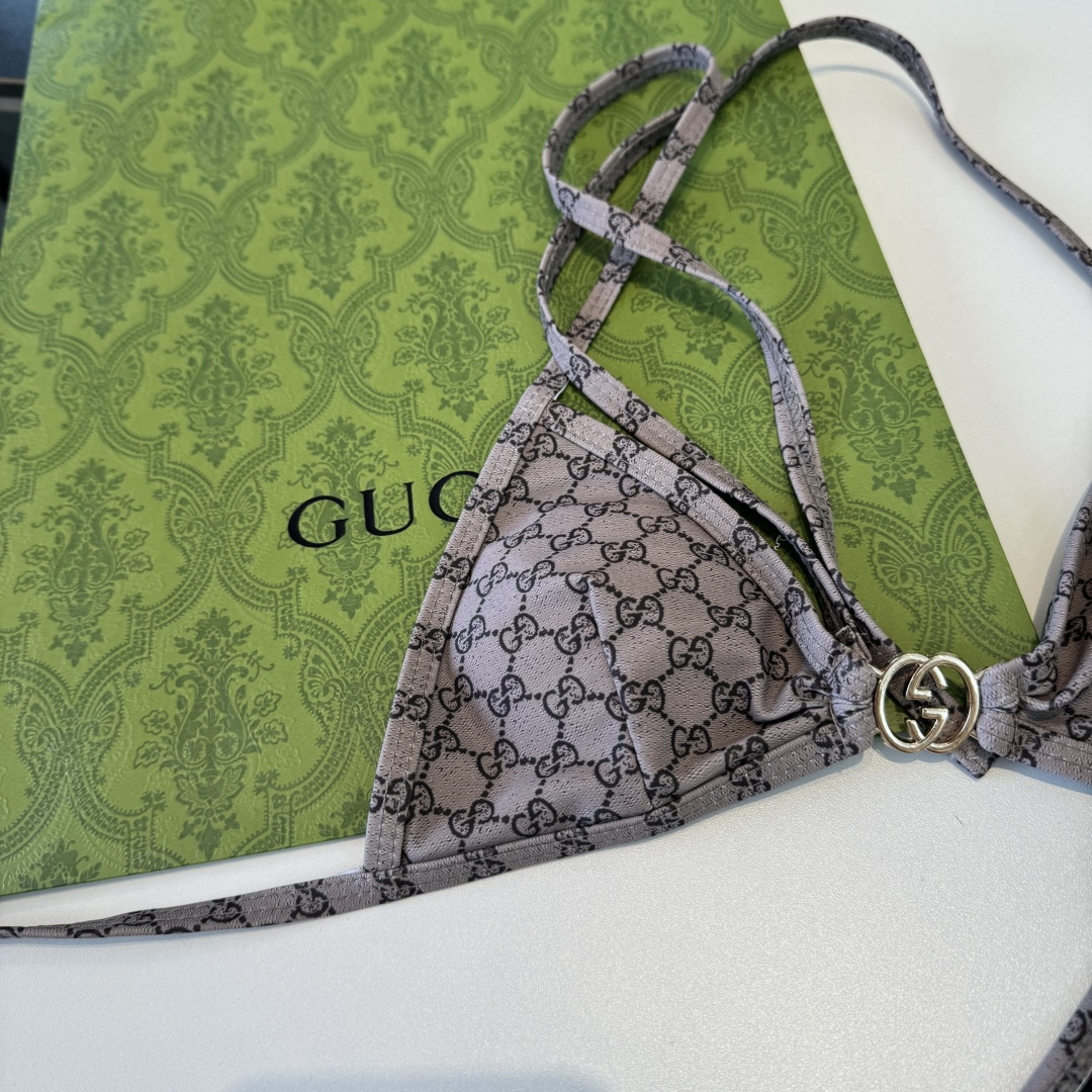 🌾Gucci古奇分体比基尼泳衣👙 上身超级棒！同步各大专柜发售，自然而然呈现时尚感！十分减龄，具有年轻活