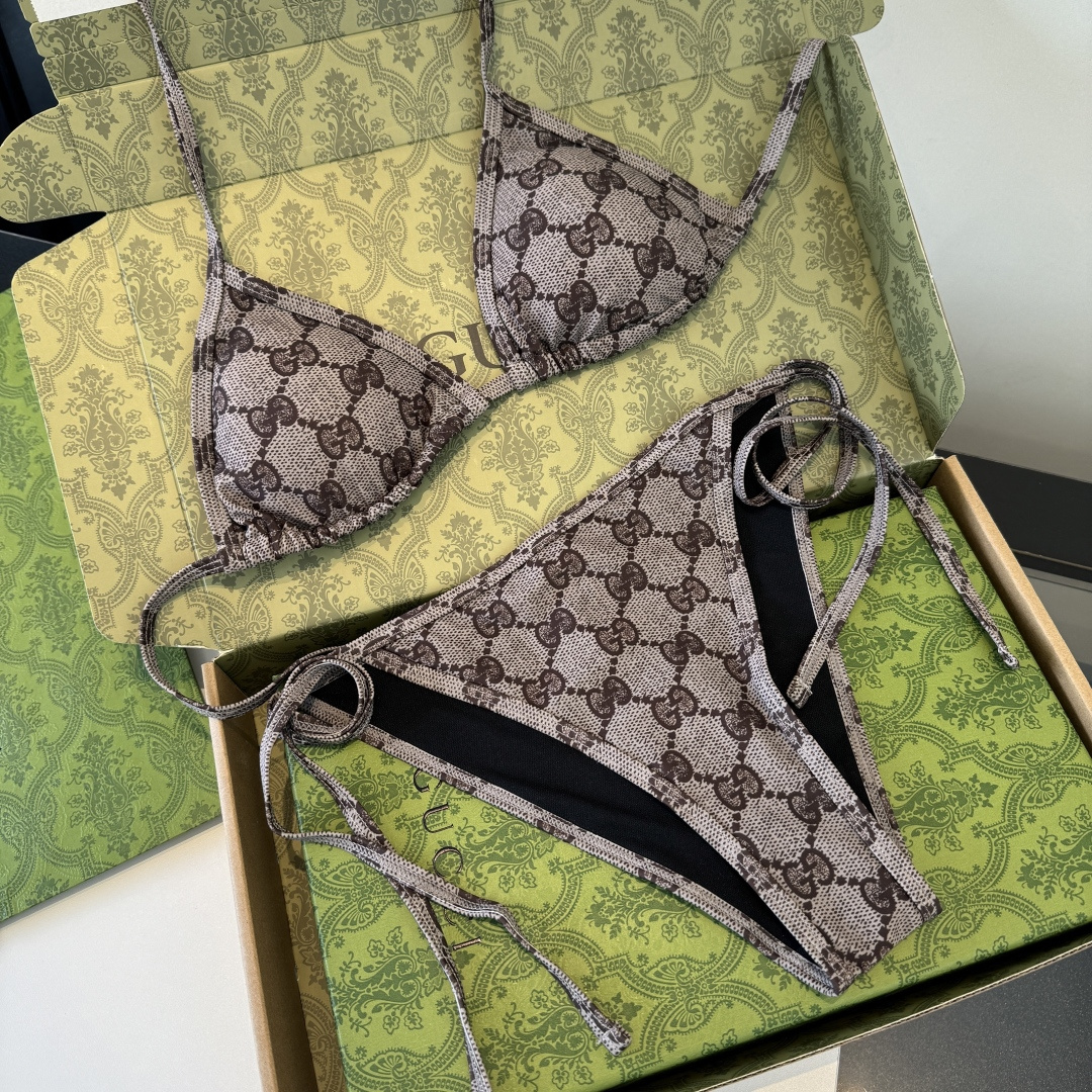 🌾Gucci古奇分体比基尼泳衣👙 上身超级棒！同步各大专柜发售，自然而然呈现时尚感！十分减龄，具有年轻活