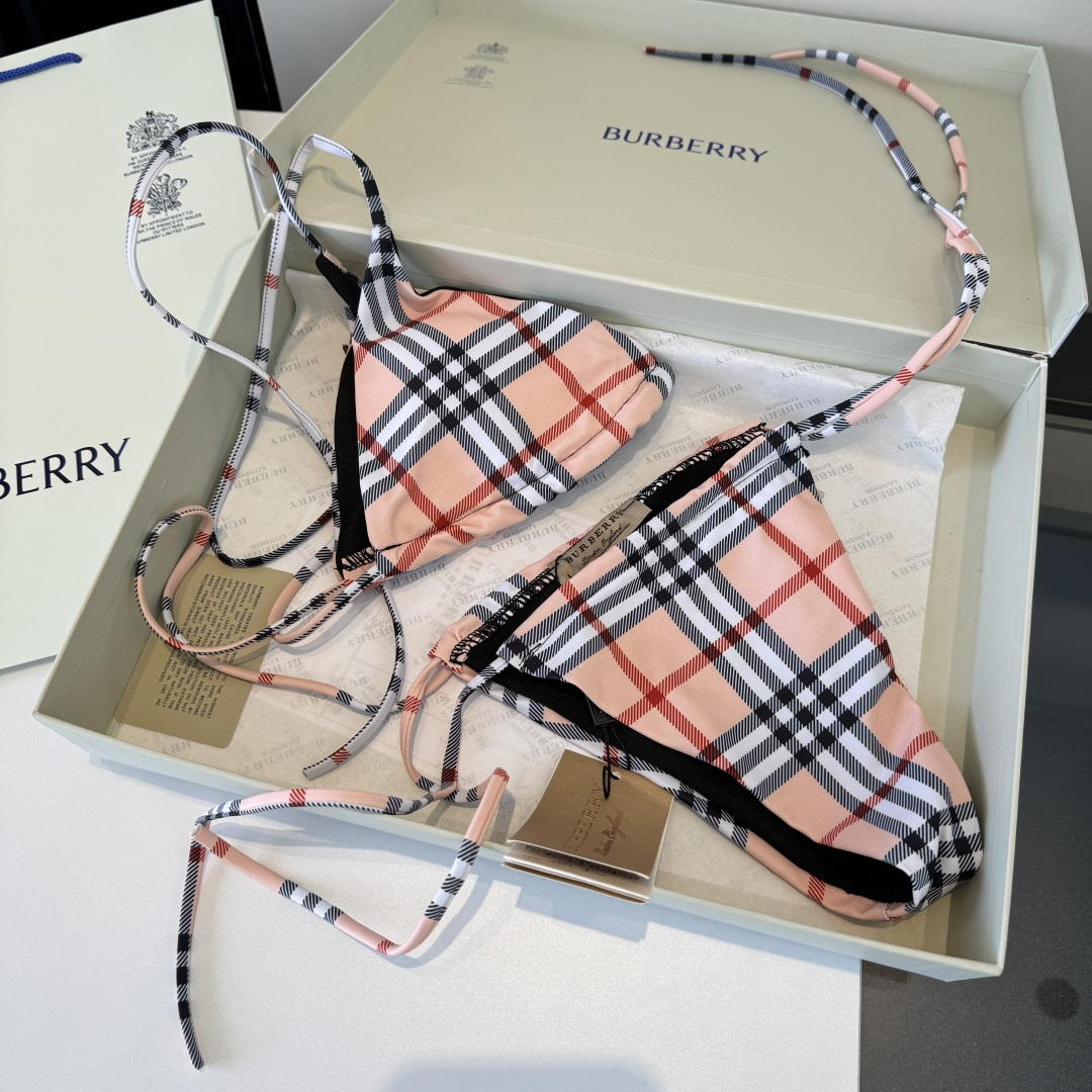 🌾Burberry巴宝莉比基尼👙 上身超级棒！同步各大专柜发售，自然而然呈现时尚感！十分减龄，具有年轻活