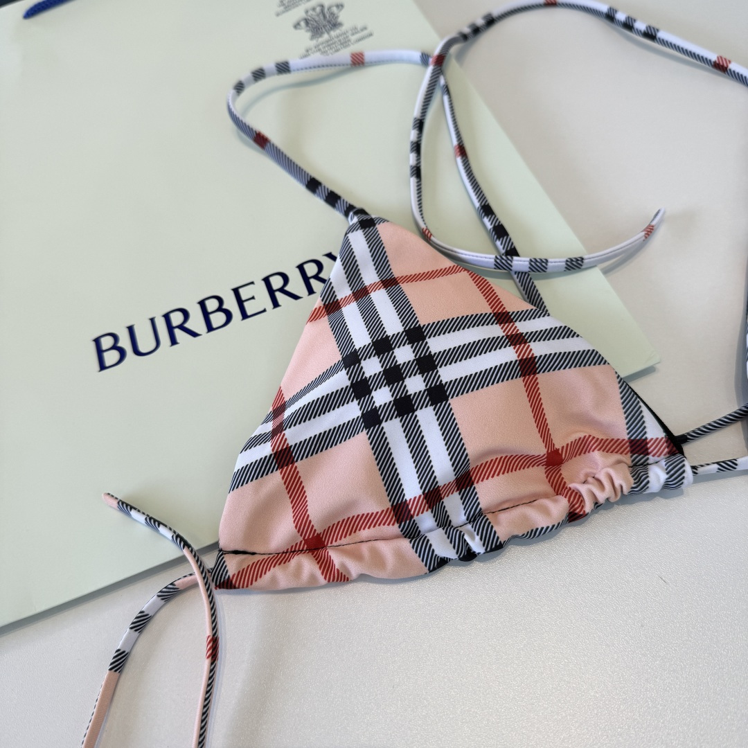 🌾Burberry巴宝莉比基尼👙 上身超级棒！同步各大专柜发售，自然而然呈现时尚感！十分减龄，具有年轻活