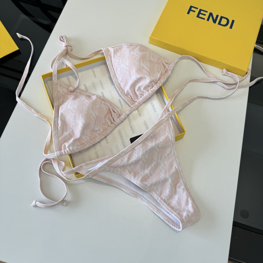 🌾FD芬迪比基尼👙 上身超级棒！同步各大专柜发售，自然而然呈现时尚感！十分减龄，具有年轻活力。 码数：S