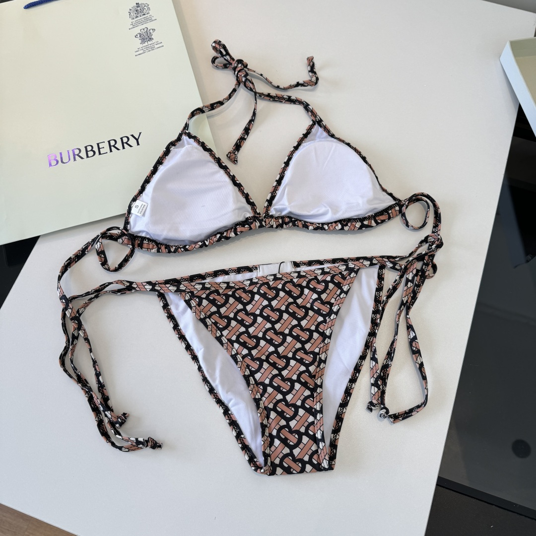 🌾Burberry巴宝莉比基尼👙 上身超级棒！同步各大专柜发售，自然而然呈现时尚感！十分减龄，具有年轻活