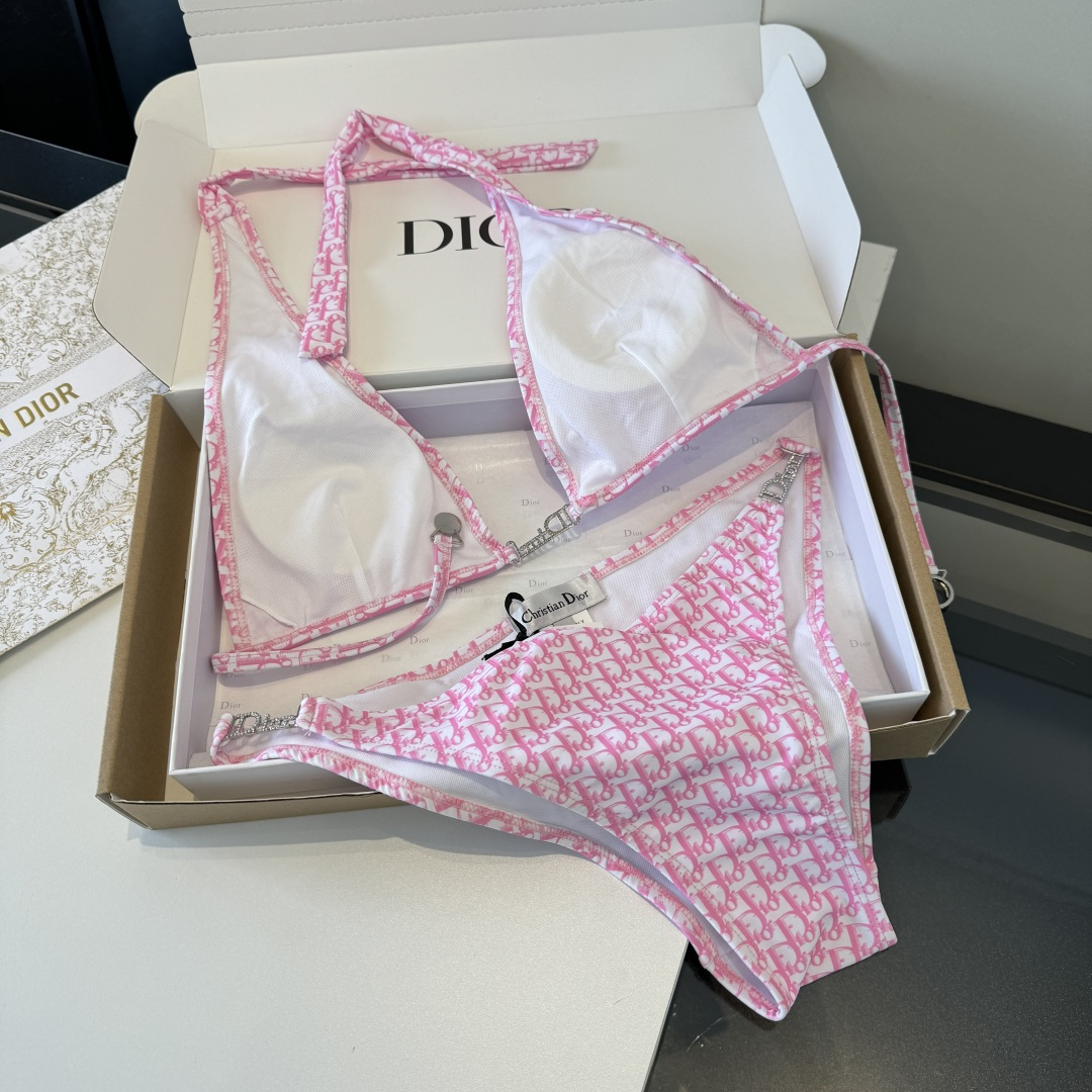 🌾Dior迪奥比基尼👙 上身超级棒！同步各大专柜发售，自然而然呈现时尚感！十分减龄，具有年轻活力。 码数