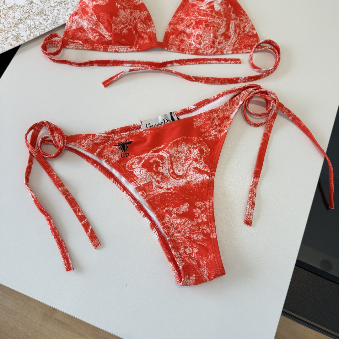 🌾Dior迪奥比基尼👙 上身超级棒！同步各大专柜发售，自然而然呈现时尚感！十分减龄，具有年轻活力。 码数