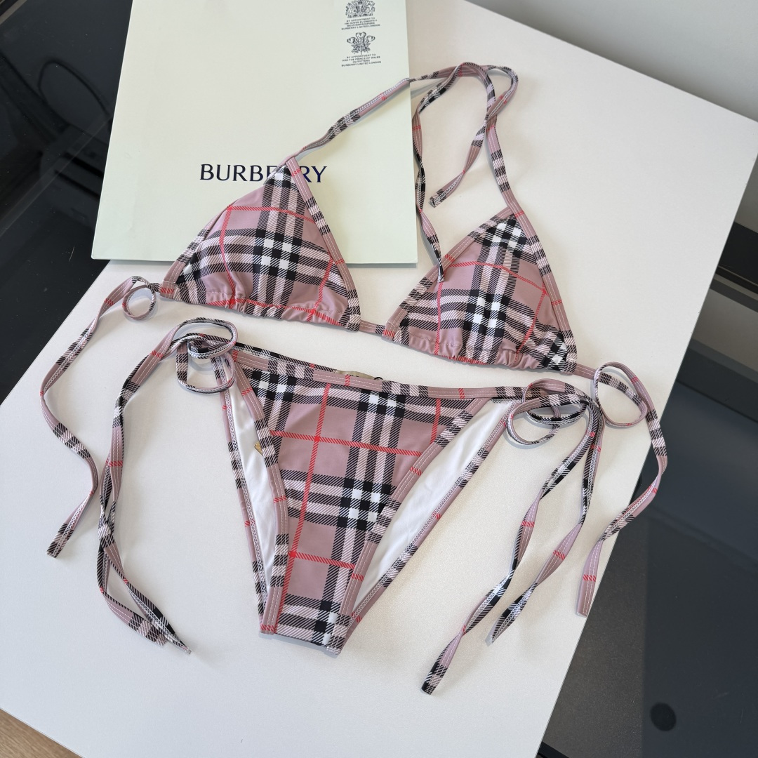 🌾巴宝莉Burberry比基尼👙 上身超级棒！同步各大专柜发售，自然而然呈现时尚感！十分减龄，具有年轻活