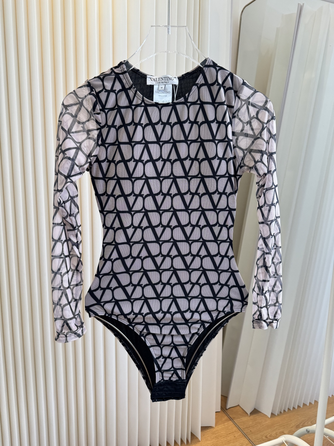 NO:942614,Valentino advanced custom one-piece swimsuit, diving suit, a must-have artifact for goddesses, unique style design, discreet design, super S-shaped figure smL19860909华伦天奴高级定制连体泳衣,潜水服 女神必备神器,独特风格设计,小心机设计、超显S型身材 smL XL 泳衣泳裤比基尼,泳衣，泳裤，比基尼,valentino,swimsuits,bikinis,accessory