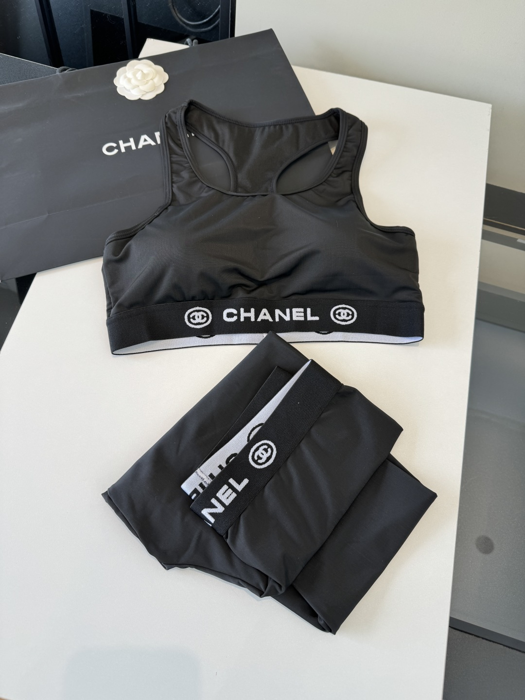 🌾Chanel香奈儿高弹力健身瑜伽服运动套装~塑腰小背心（有胸垫）+修身提臀显瘦打底裤脚 码数：SM L