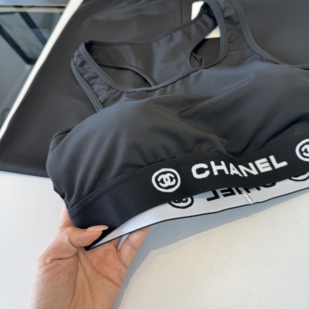 🌾Chanel香奈儿高弹力健身瑜伽服运动套装~塑腰小背心（有胸垫）+修身提臀显瘦打底裤脚 码数：SM L