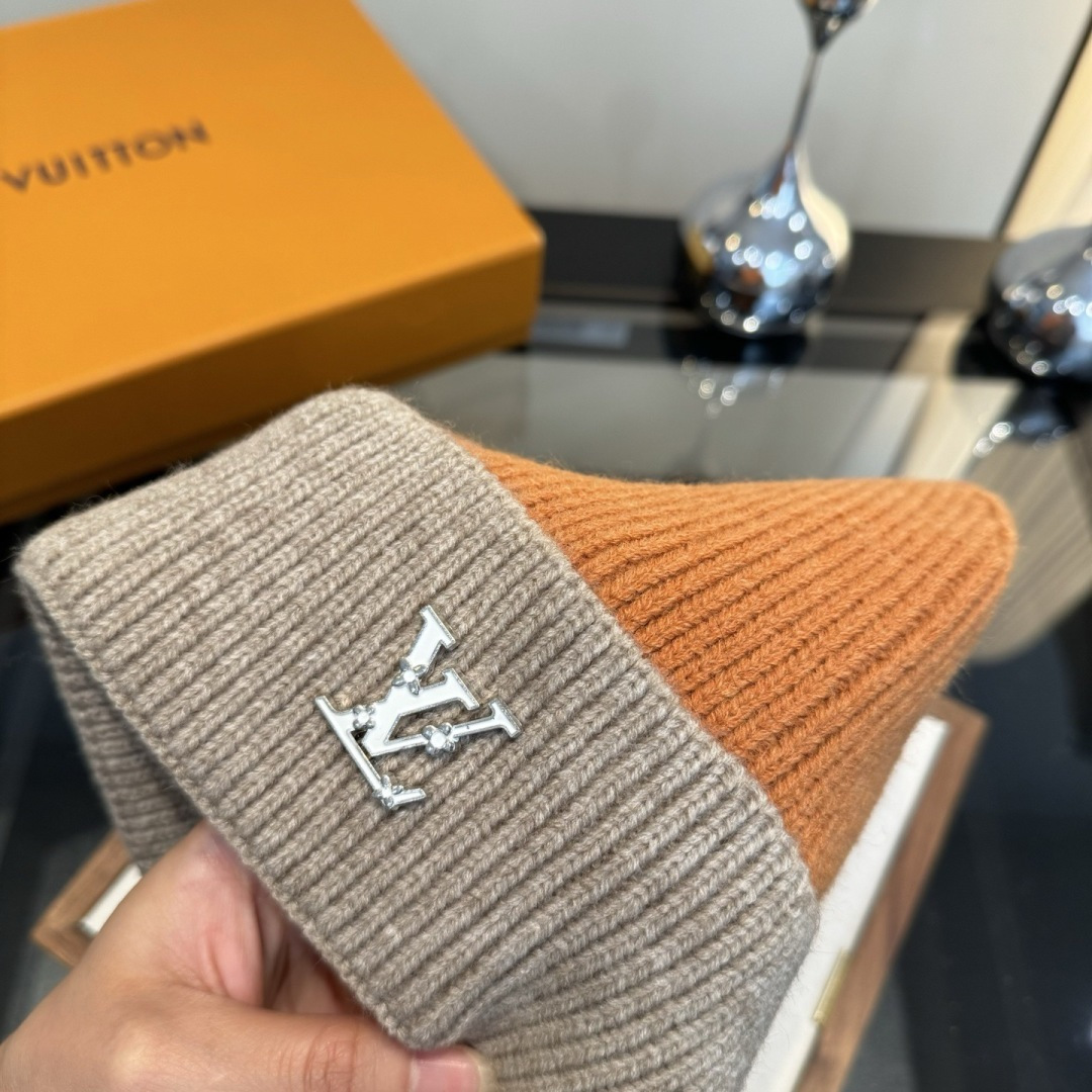 LV Cable Knit Embroidery Logo Beanie