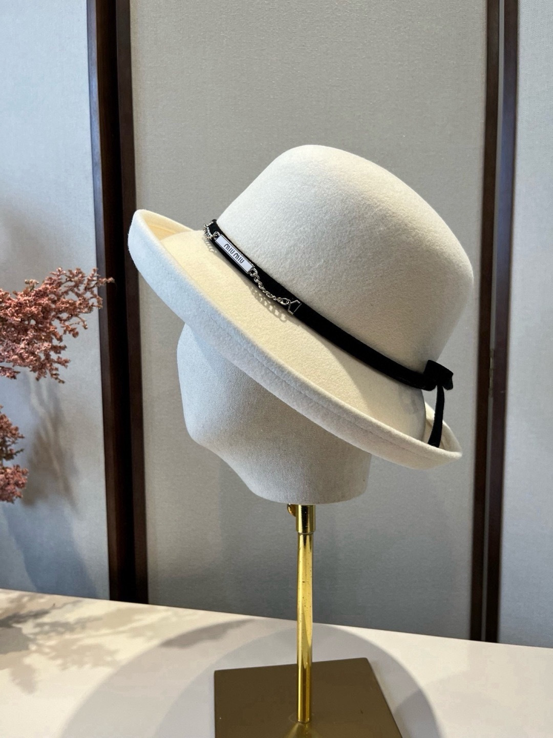 NO:949791,miumiu new cashmere rolled edge basin hat straw hat fisherman hat baseball cap, hat, miumiu, espadrilles, hats19860909miumiu缪缪新款羊绒卷边盆帽帽子草帽渔夫帽棒球帽,帽子,miumiu,espadrilles,hats,hat