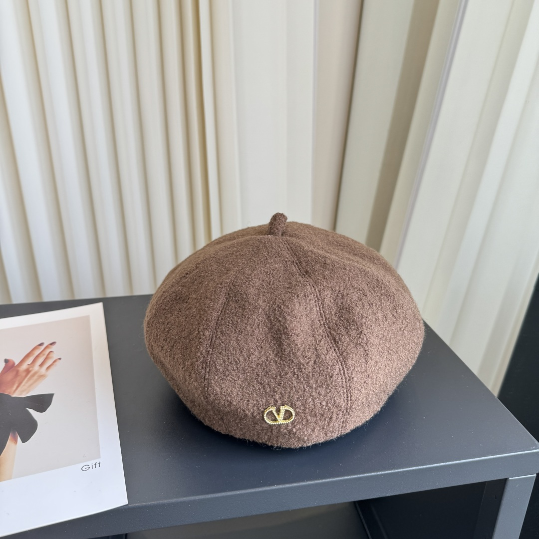 NO:947886,Valentino new beret hat straw hat fisherman hat baseball cap, hat, valentino, espadrilles, hats19860909华伦天奴新款贝雷帽帽子草帽渔夫帽棒球帽,帽子,valentino,espadrilles,hats,hat