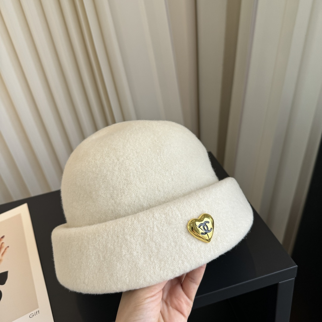 CHANEL Wool Heart CC Roll Brim Bucket Hat