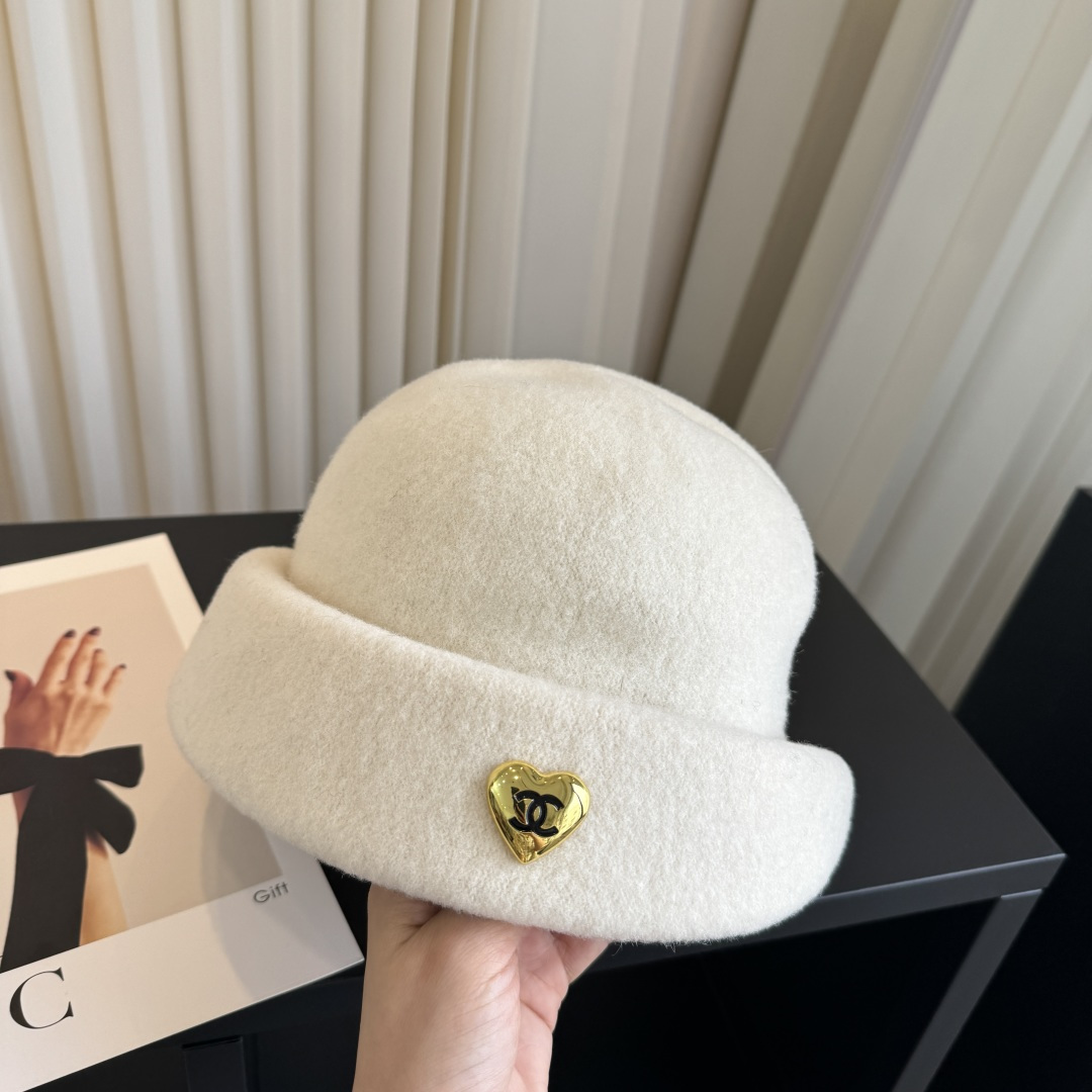 CHANEL Wool Heart CC Roll Brim Bucket Hat