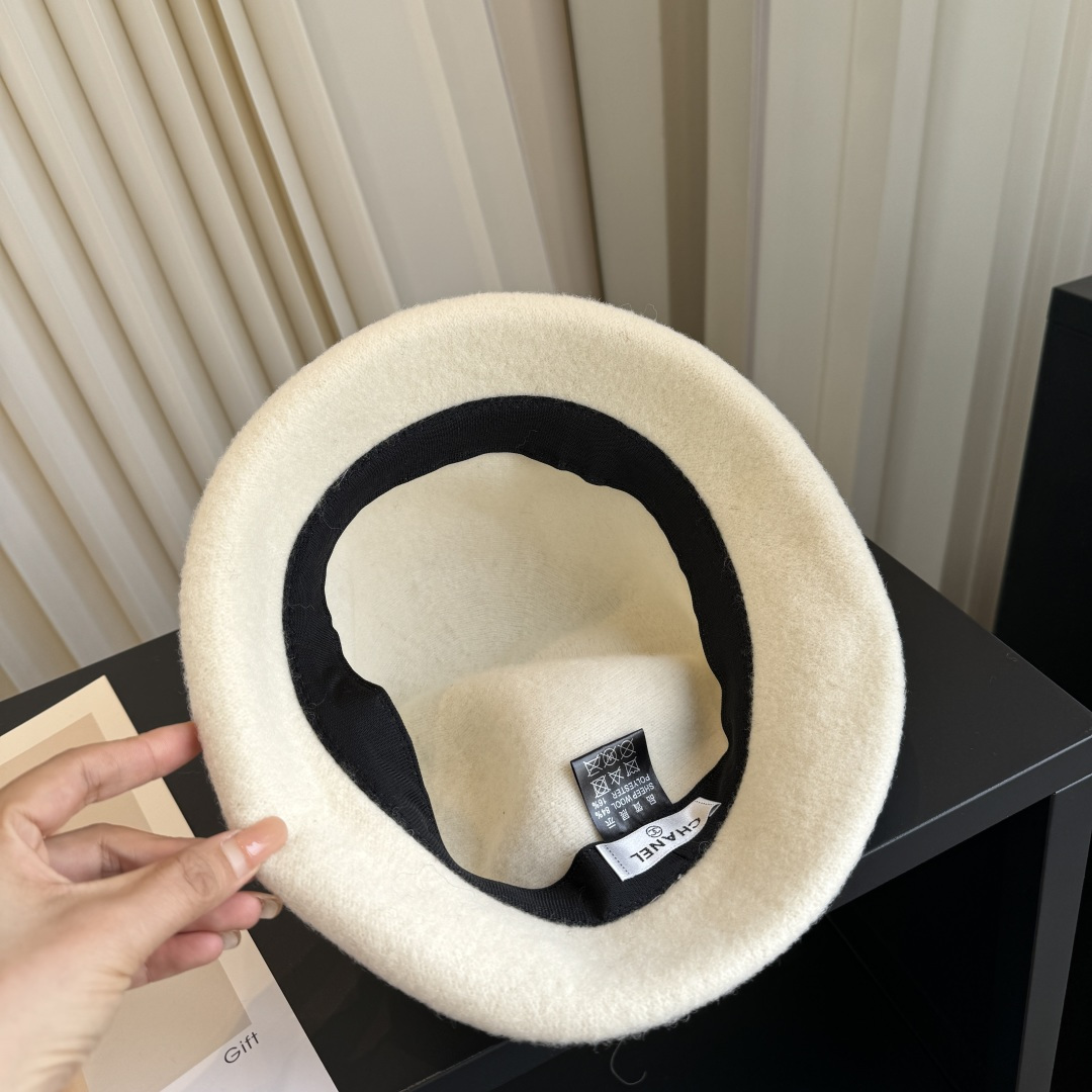 CHANEL Wool Heart CC Roll Brim Bucket Hat