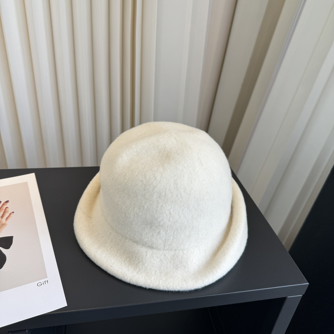 CHANEL Wool Heart CC Roll Brim Bucket Hat