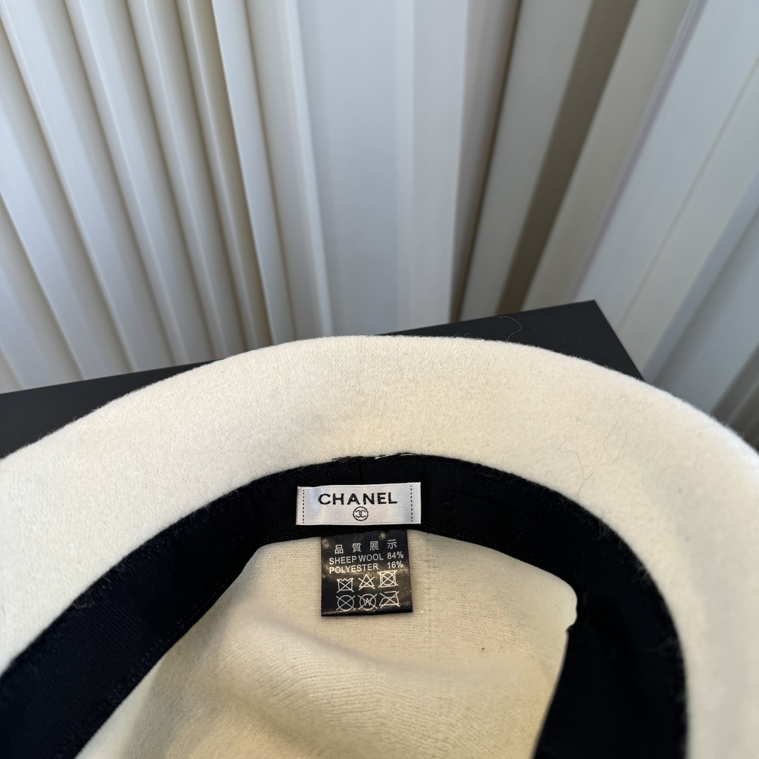 CHANEL Wool Heart CC Roll Brim Bucket Hat